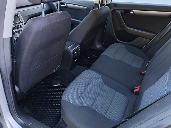 Volkswagen Passat 11 of 19