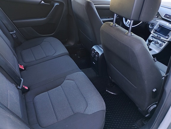 Volkswagen Passat 12 of 19