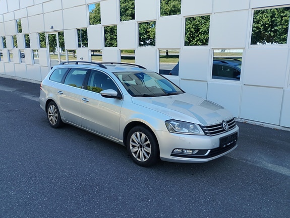 Volkswagen Passat 2 of 19