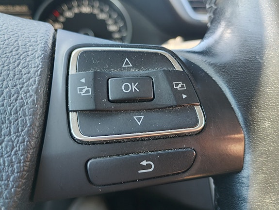 Volkswagen Passat 17 of 19