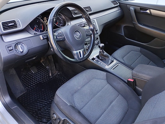 Volkswagen Passat 10 of 19