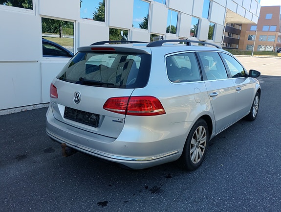 Volkswagen Passat 3 of 19