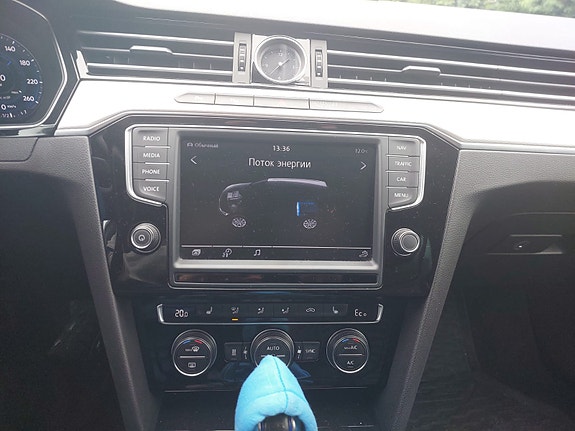 Volkswagen Passat 9 of 26