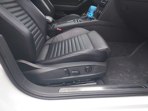 Volkswagen Passat 12 of 26