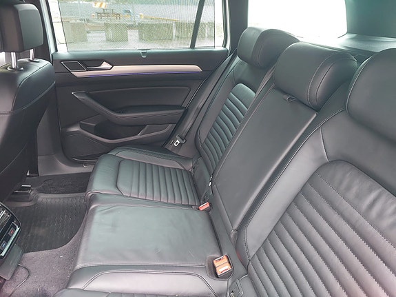 Volkswagen Passat 14 of 26