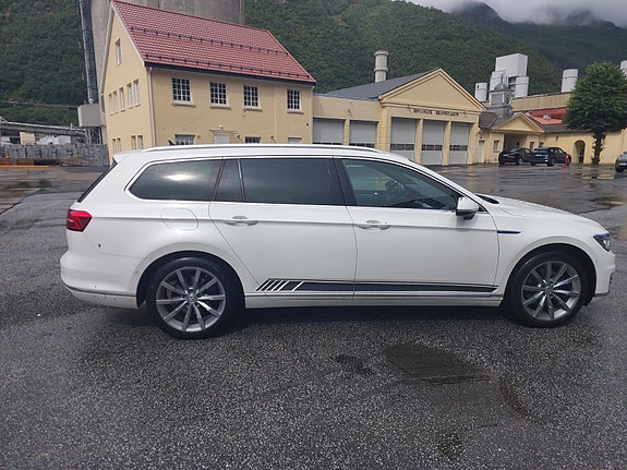 Volkswagen Passat 3 of 26