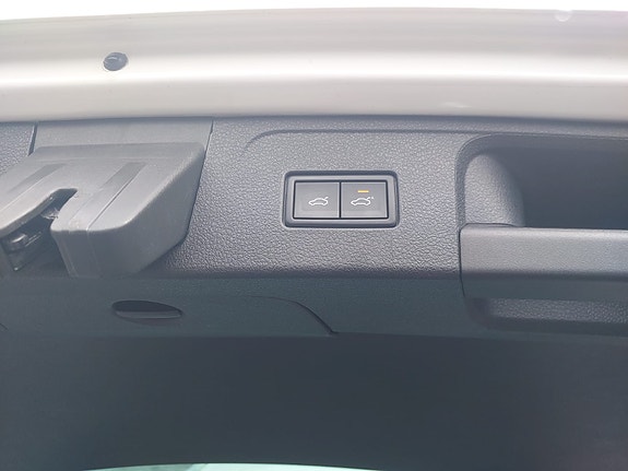 Volkswagen Passat 18 of 26