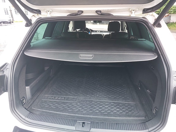 Volkswagen Passat 16 of 26