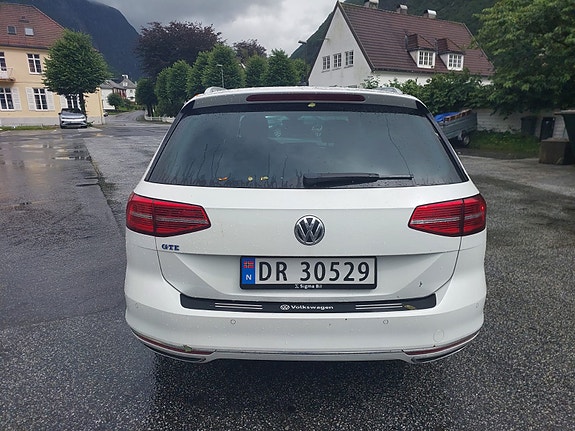 Volkswagen Passat 5 of 26