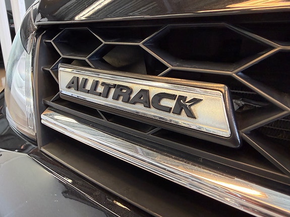 Volkswagen Golf Alltrack 2 of 5