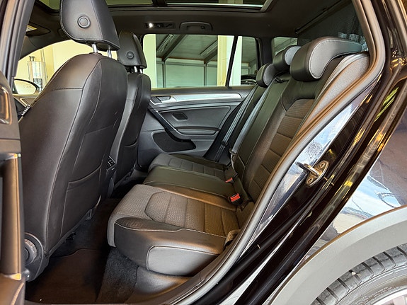 Volkswagen Golf Alltrack 14 of 30