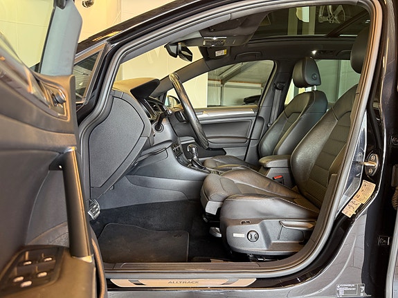 Volkswagen Golf Alltrack 11 of 30