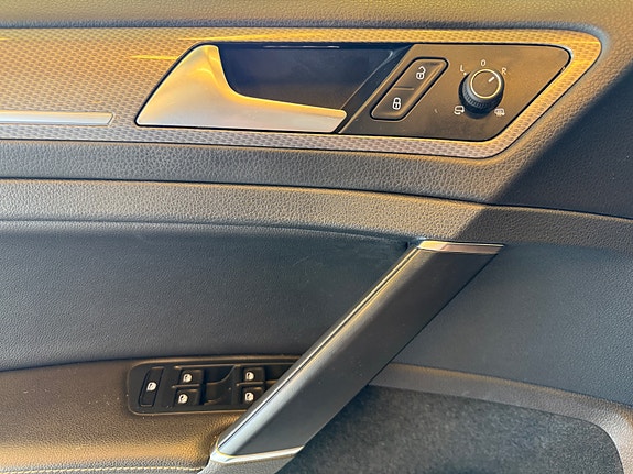 Volkswagen Golf Alltrack 16 of 30