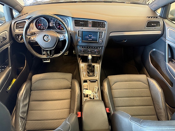 Volkswagen Golf Alltrack 15 of 30
