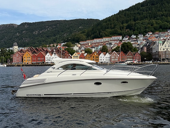 Grandezza 31 OC Baugpropell, ankervinsj akter med fjernkontroll. Service tatt 2 of 5