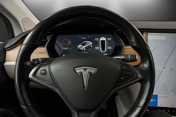 Tesla Model X 20 of 30