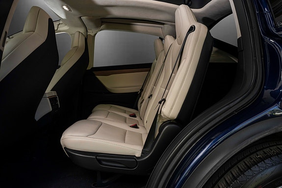 Tesla Model X 14 of 30