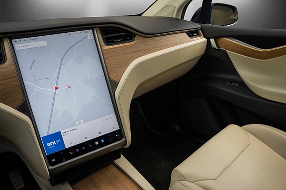 Tesla Model X 21 of 30