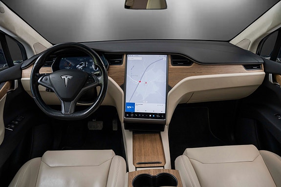 Tesla Model X 15 of 30