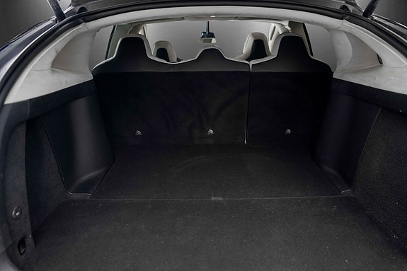Tesla Model X 9 of 30