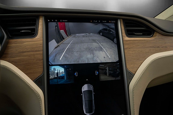Tesla Model X 23 of 30