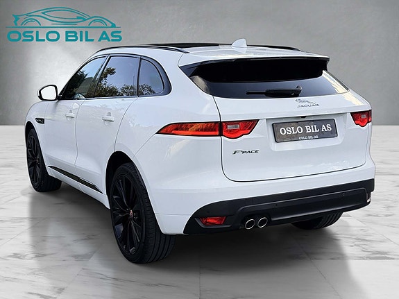 Jaguar F-PACE 4 of 30