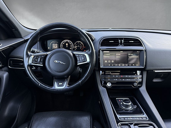 Jaguar F-PACE 20 of 30