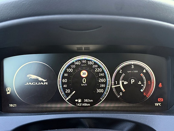 Jaguar F-PACE 22 of 30