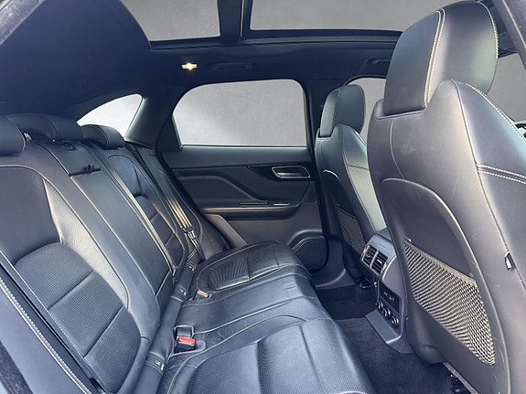 Jaguar F-PACE 17 of 30