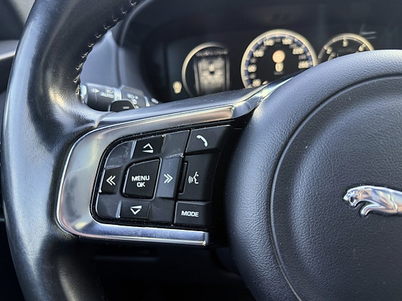 Jaguar F-PACE 23 of 30