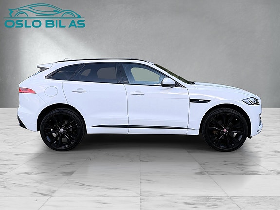 Jaguar F-PACE 8 of 30