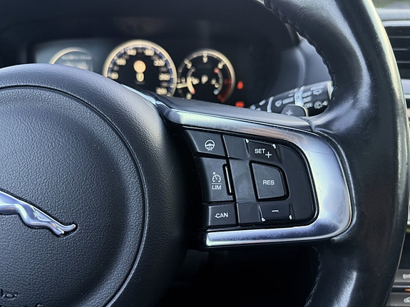 Jaguar F-PACE 24 of 30