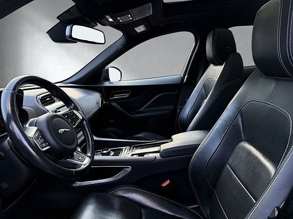 Jaguar F-PACE 13 of 30