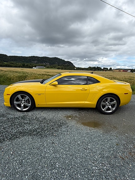 Chevrolet Camaro 2 of 5