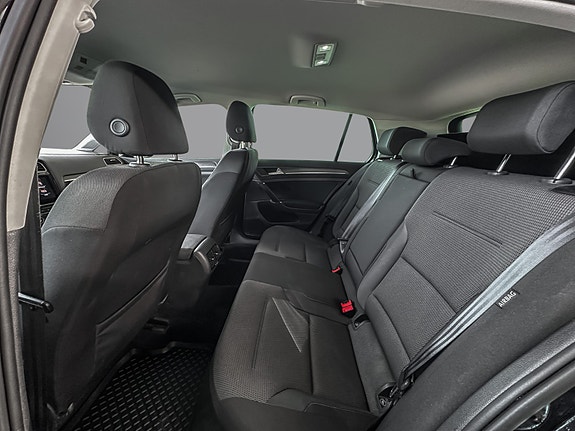 Volkswagen e-Golf VII 18 of 24