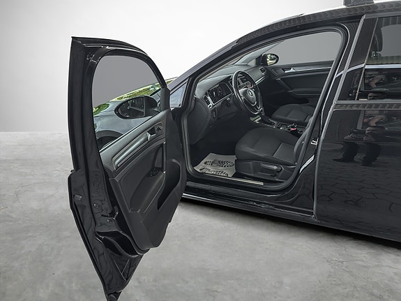 Volkswagen e-Golf VII 9 of 24