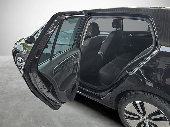 Volkswagen e-Golf VII 17 of 24