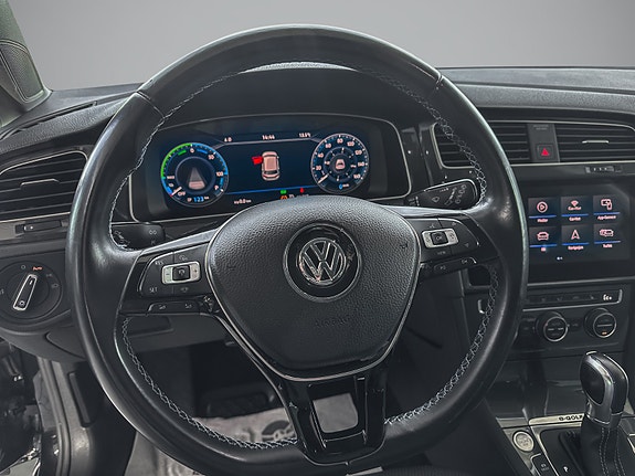 Volkswagen e-Golf VII 11 of 24