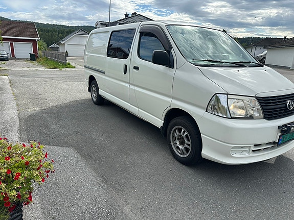 Toyota HiAce 4 of 7