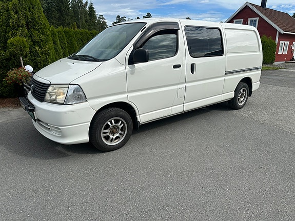 Toyota HiAce 3 of 7