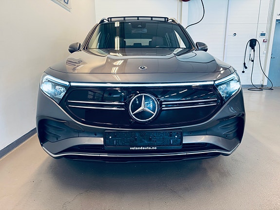Mercedes-Benz EQB300 2 of 5