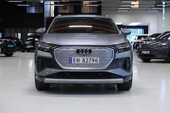 Audi Q4 e-tron 3 of 5