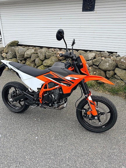 KTM 125 SMC R 6 of 7
