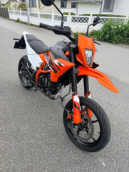 KTM 125 SMC R 2 of 5