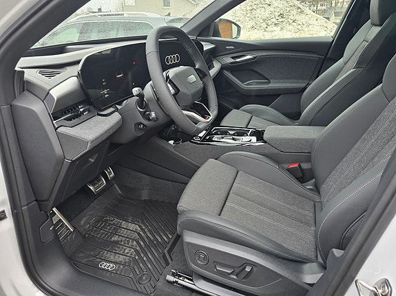 Audi Q6 e-tron 4 of 5