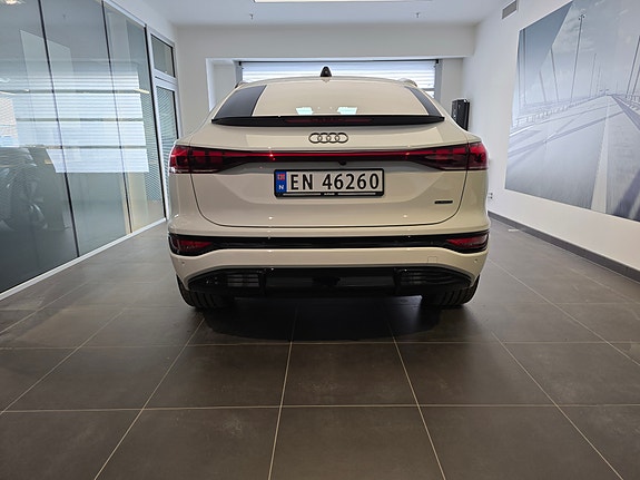 Audi Q6 e-tron 3 of 5