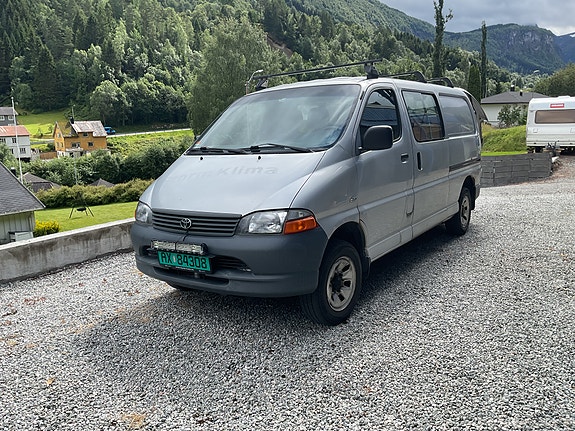 Toyota HiAce 4 of 5