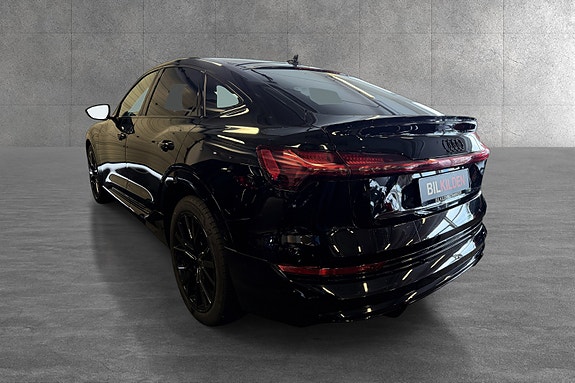 Audi e-tron Sportback 3 of 18