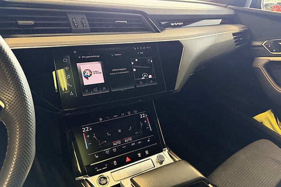 Audi e-tron Sportback 10 of 18