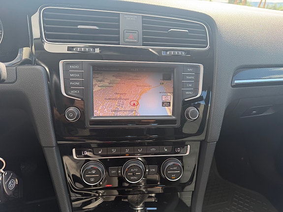 Volkswagen Golf VII 18 of 18